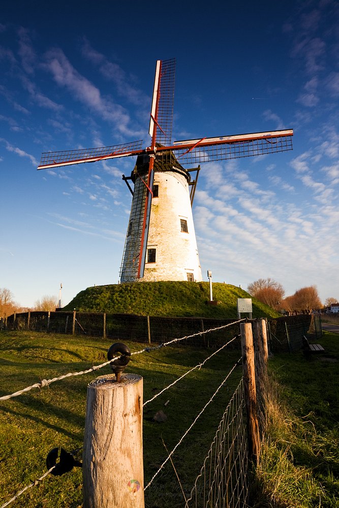 Windmill-in-Damme.jpg